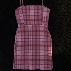 Mid thigh length pink dress….size small